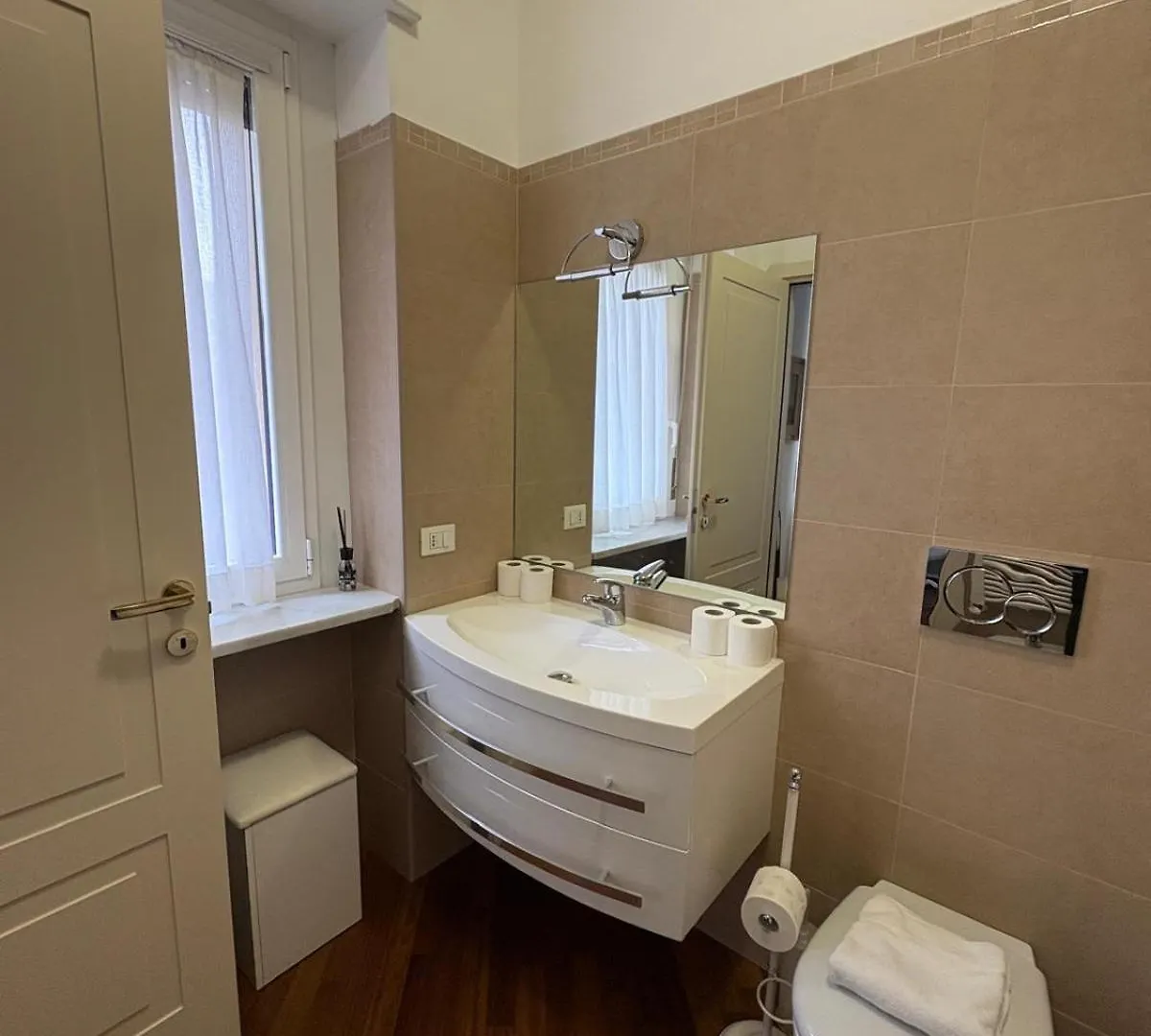 Bocconi - Porta Romana 4 Camere Da Letto Con 2 Bagni Privati Milano 0*,