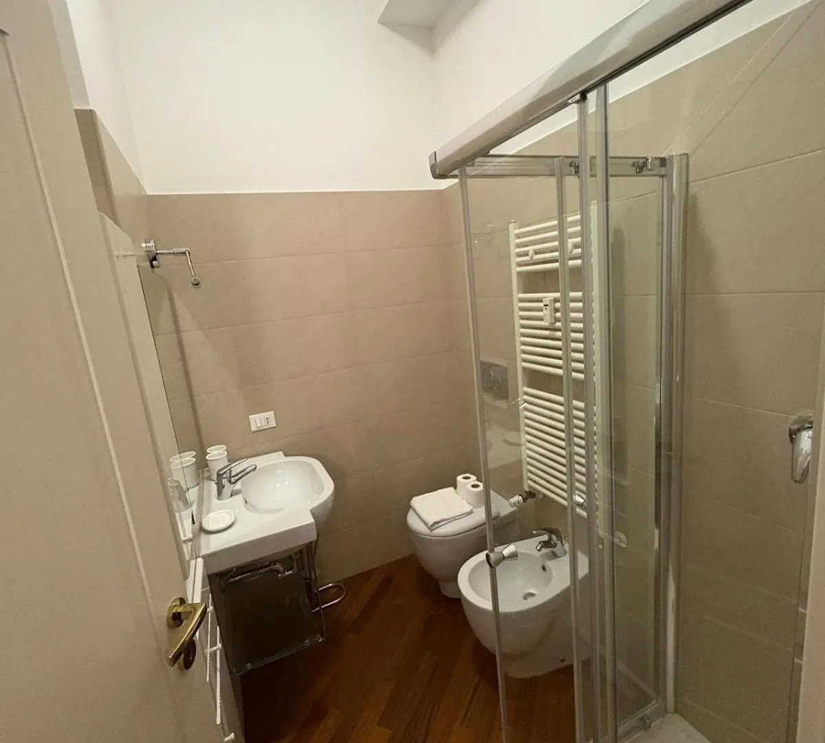 Lägenhet Bocconi - Porta Romana 4 Camere Da Letto Con 2 Bagni Privati Milano
