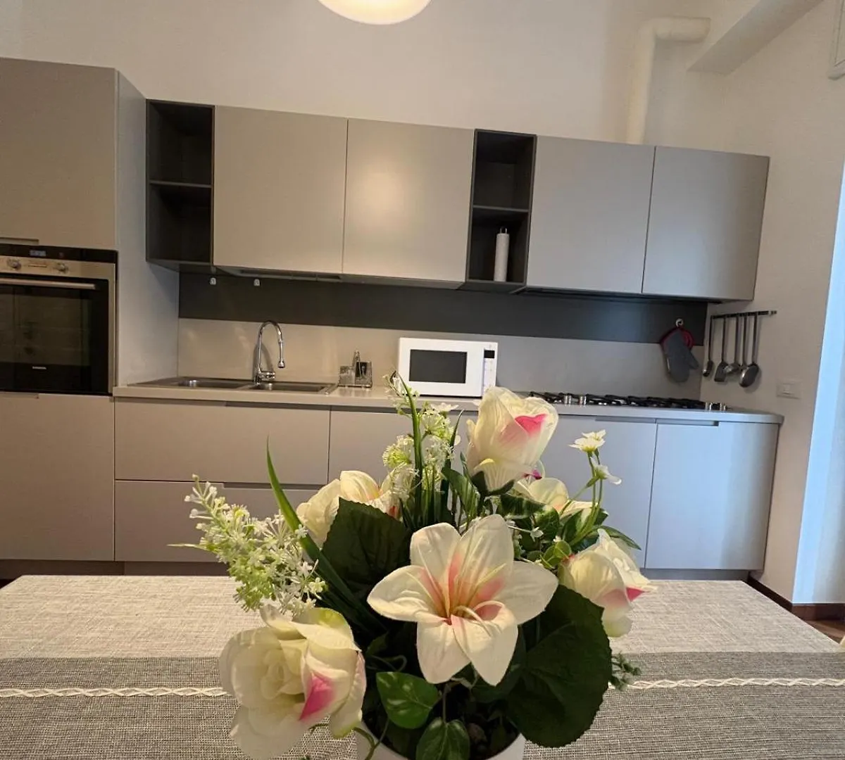 Bocconi - Porta Romana 4 Camere Da Letto Con 2 Bagni Privati Milan Italy
