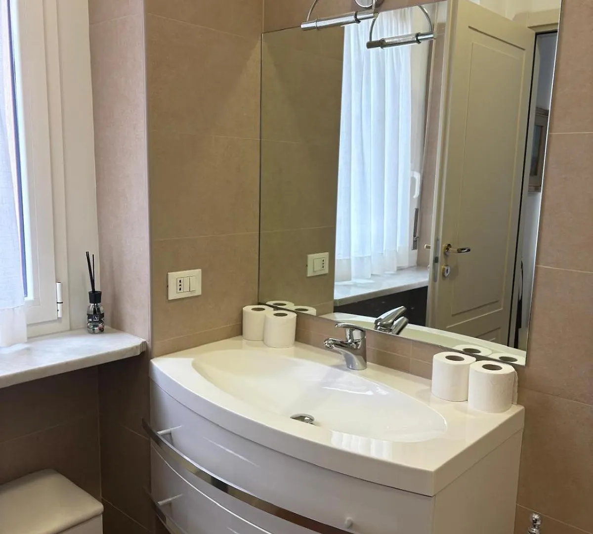 Bocconi - Porta Romana 4 Camere Da Letto Con 2 Bagni Privati Milan Apartment