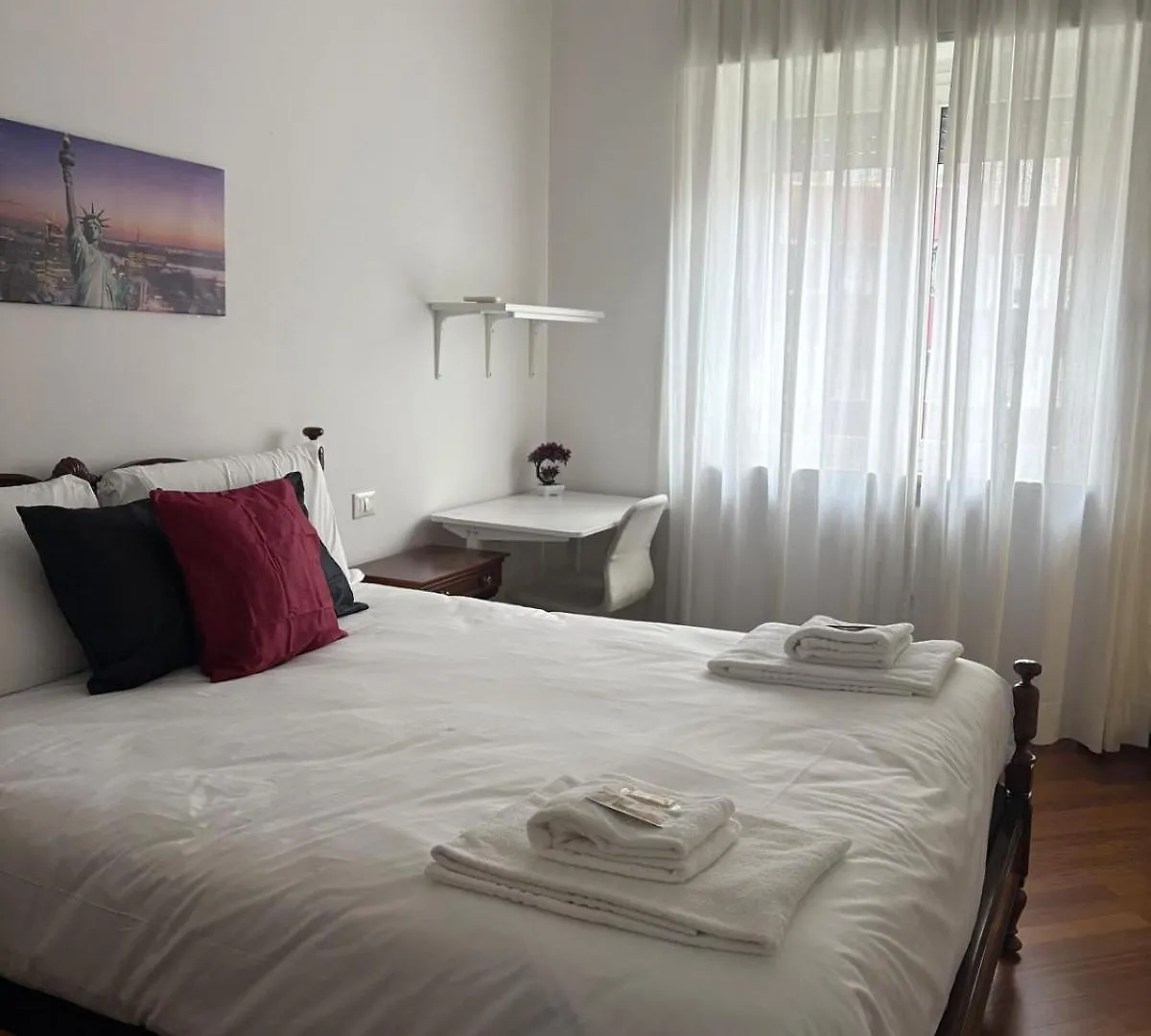 Bocconi - Porta Romana 4 Camere Da Letto Con 2 Bagni Privati Milan 0*,  Italy