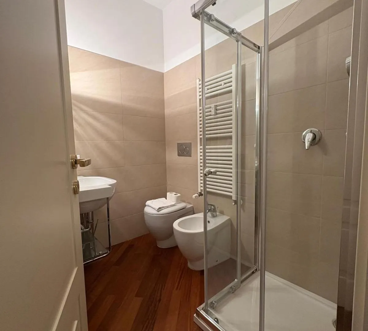 Bocconi - Porta Romana 4 Camere Da Letto Con 2 Bagni Privati Milan 0*,  Italy